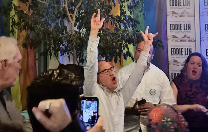 Slog AM: Mamdani Wins New York, Seattle Mayor’s Race Headed Toward Nailbiter, A Plane Blew Up